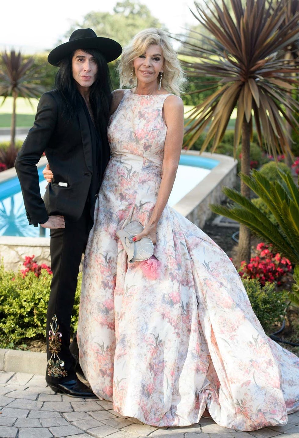 Clothing, Dress, Trousers, Hat, Coat, Outerwear, Formal wear, Sun hat, Gown, One-piece garment, 