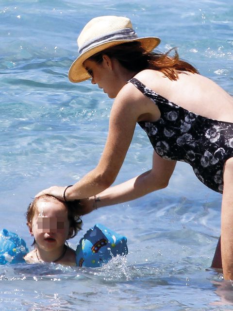 Fun, Hat, Water, Leisure, Summer, People in nature, Sun hat, Interaction, Aqua, Vacation, 
