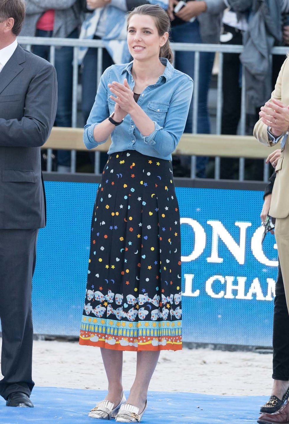 Street fashion, Fashion, Footwear, Dress, Leg, Event, Shoe, Human leg, Recreation, Electric blue, 