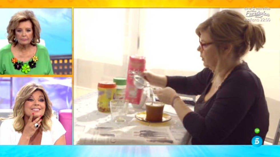 Nose, Glasses, Serveware, Dishware, Facial expression, Drinkware, Tableware, Drink, Sharing, Conversation, 