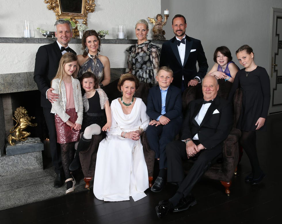 Clothing, Smile, People, Coat, Event, Trousers, Social group, Shirt, Suit, Outerwear, 