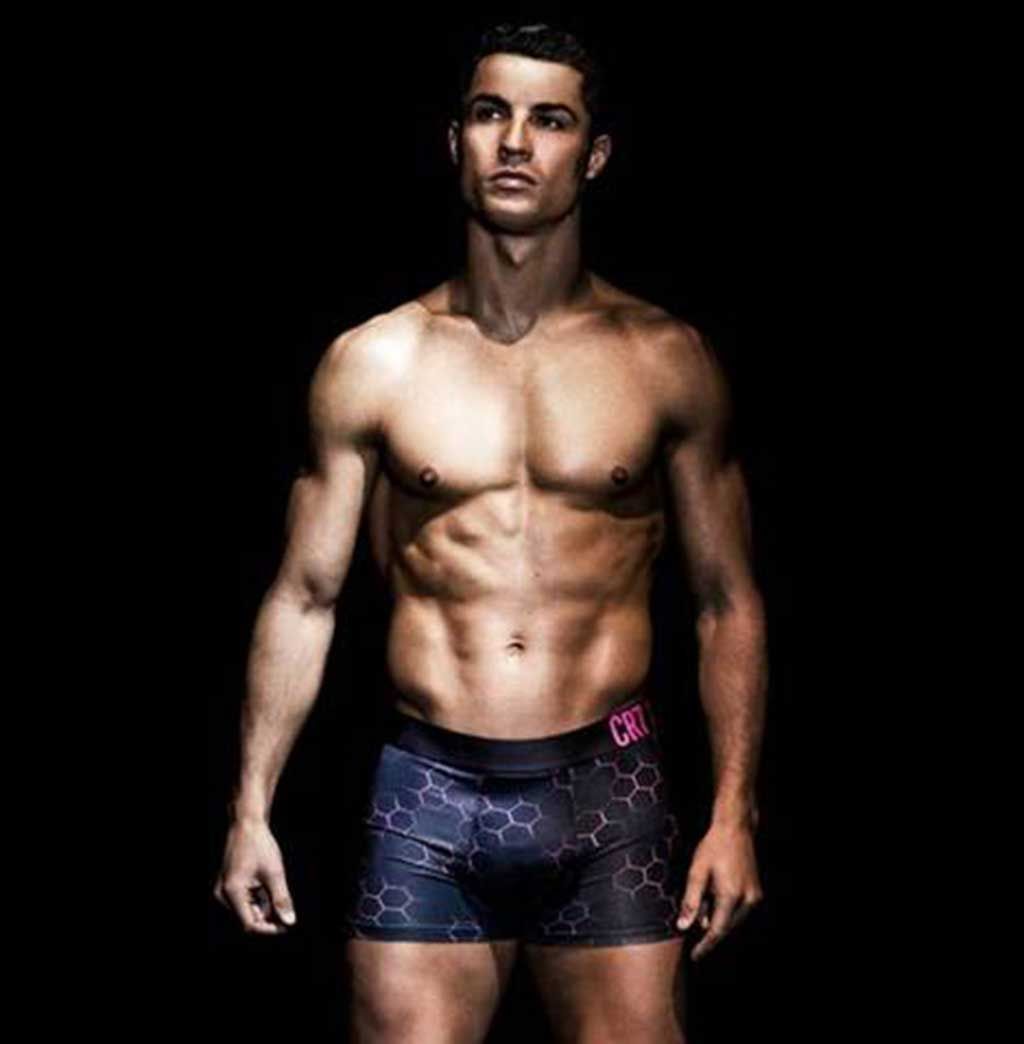 Cristiano Ronaldo, muy sexy, presenta su nueva colección de calzoncillos