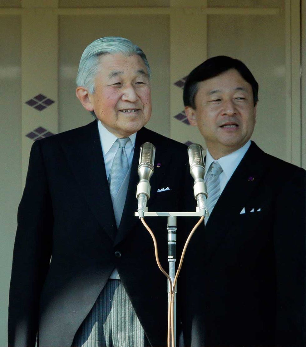 Clothing, Dress shirt, Coat, Collar, Shirt, Standing, Suit, Outerwear, Microphone, Formal wear, 