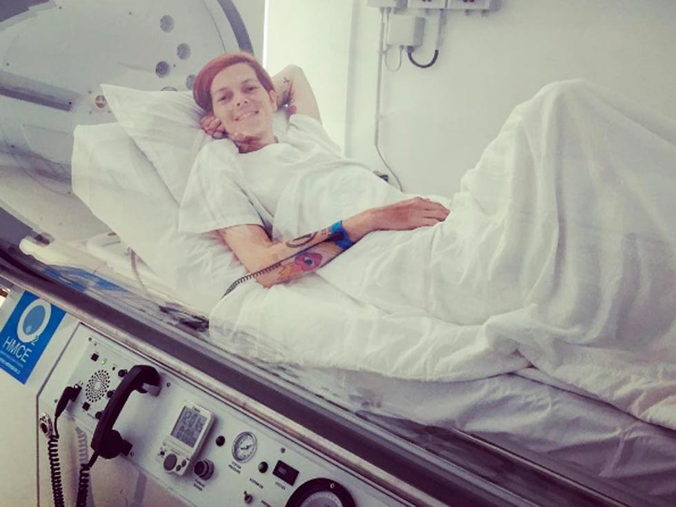 Bimba Bosé siguiendo un tratamiento de medicina hiperbárica. Foto Instagram