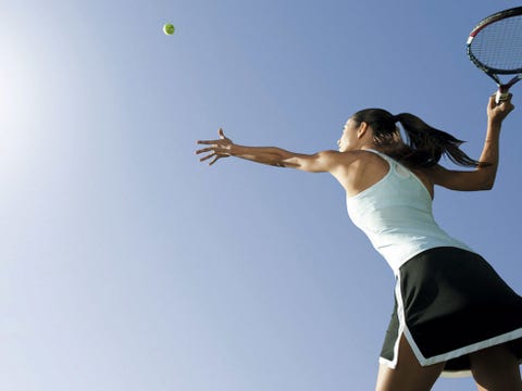 Sports equipment, Daytime, Elbow, Shoulder, Ball game, Net sports, Photograph, Joint, Human leg, Playing sports, 