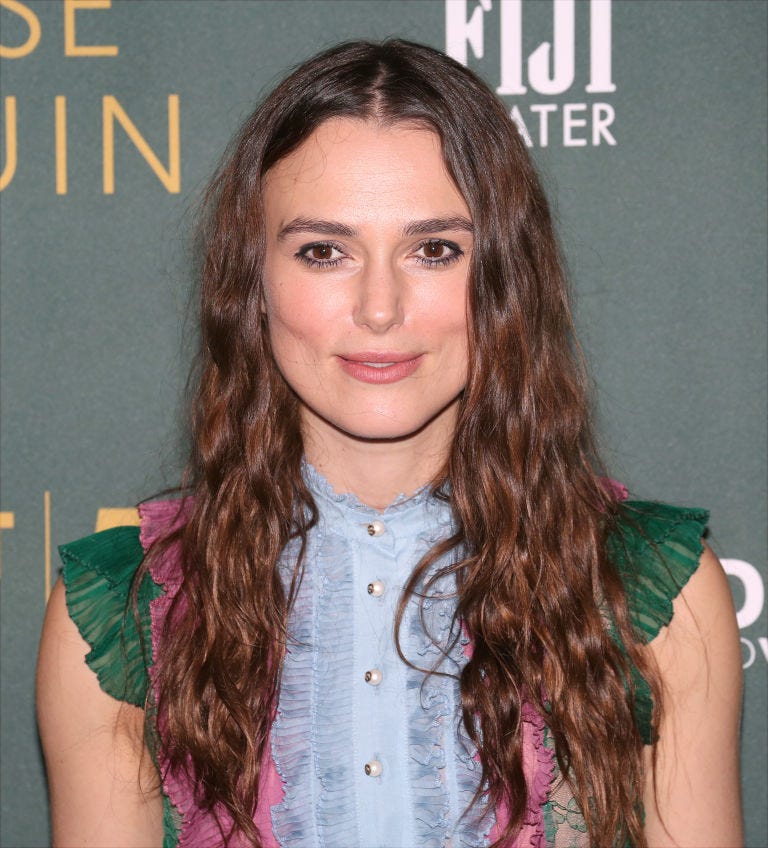 Lip, Hairstyle, Chin, Forehead, Eyebrow, Style, Long hair, Eyelash, Step cutting, Brown hair, 