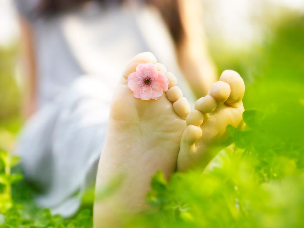 Finger, Skin, People in nature, Nail, Petal, Photography, Close-up, Spring, Foot, Peach, 