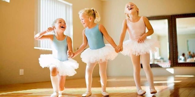 Performing arts, Entertainment, Shoe, Ballet shoe, Dancer, Ballet tutu, Ballet dancer, Dance, Performance, Performance art, 