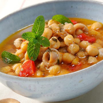 Garbanzos con chipirones