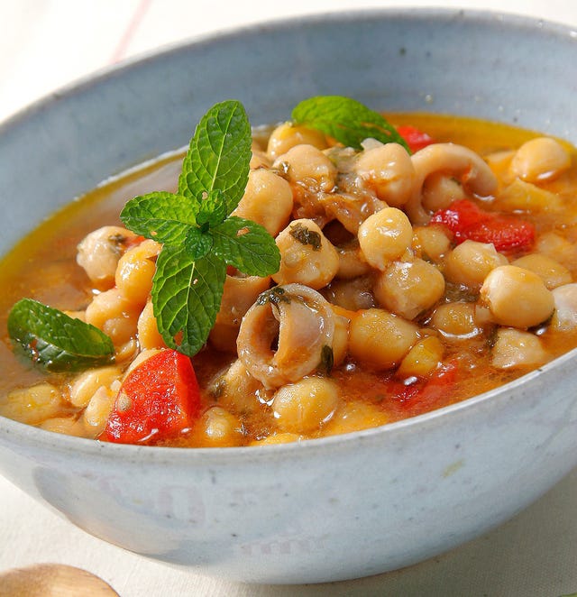 Garbanzos con chipirones Garbanzos con chipirones