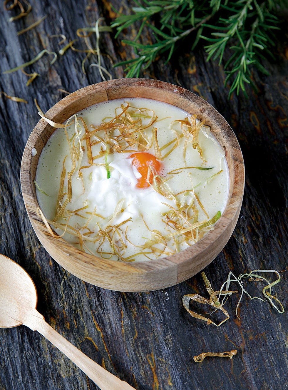 Crema de puerros y huevo