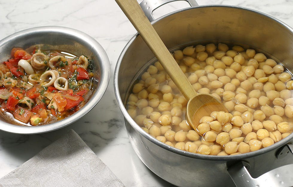 Garbanzos con chipirones