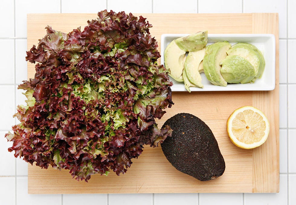 Ensalada de gulas y aguacate