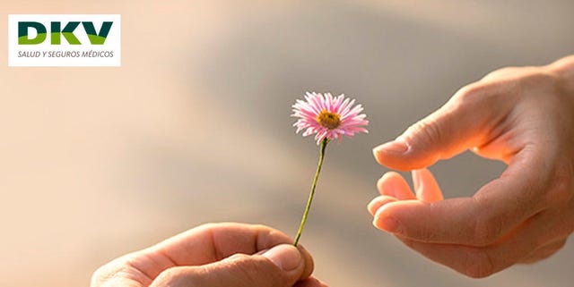 Finger, Green, Petal, Flower, Thumb, Nail, Botany, Logo, Colorfulness, Flowering plant, 
