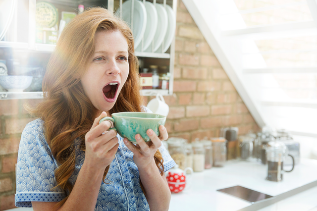 mujer, dormida, café, desayuno