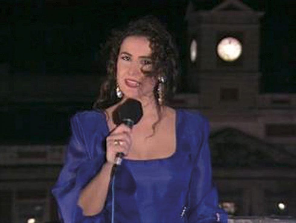Microphone, Audio equipment, Finger, Chin, Forehead, Electronic device, Public speaking, Technology, Formal wear, Electric blue, 