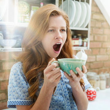 mujer, dormida, café, desayuno