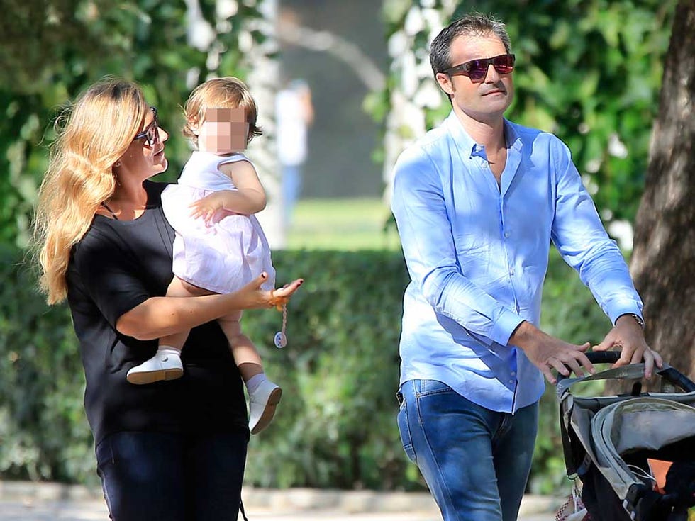 carlota corredera con su marido y su hija, alba, en una imagen de 2016