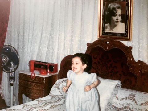 Hiba Abouk en la infancia. Instagram
