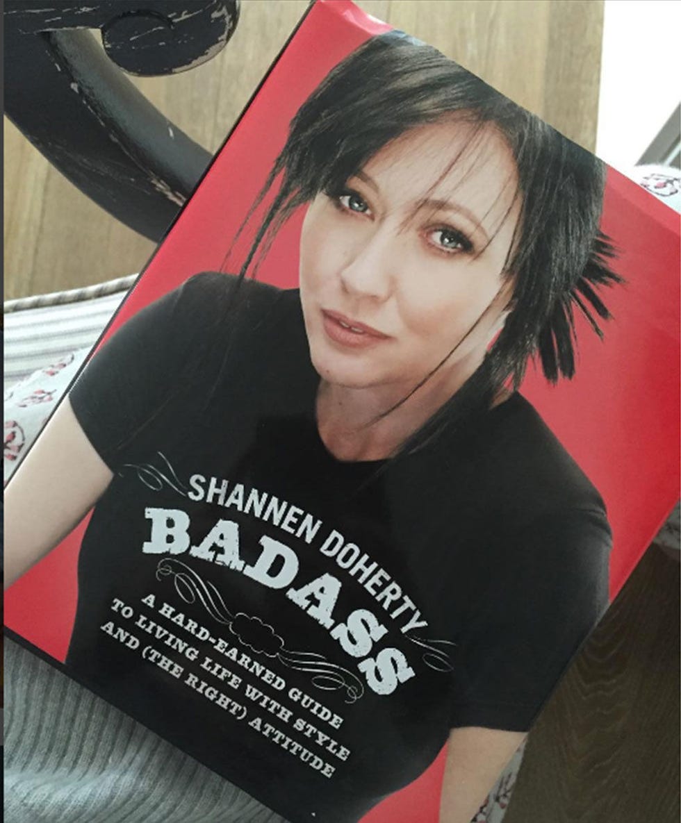 Sleeve, Black hair, Eyelash, Cool, Logo, Selfie, Top, Active shirt, Eye liner, Makeover, 