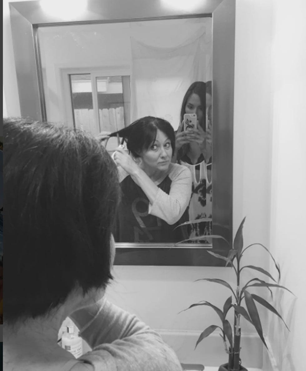 Hairstyle, Flowerpot, Black hair, Fur clothing, Fur, Houseplant, Natural material, Mirror, Photography, Snapshot, 