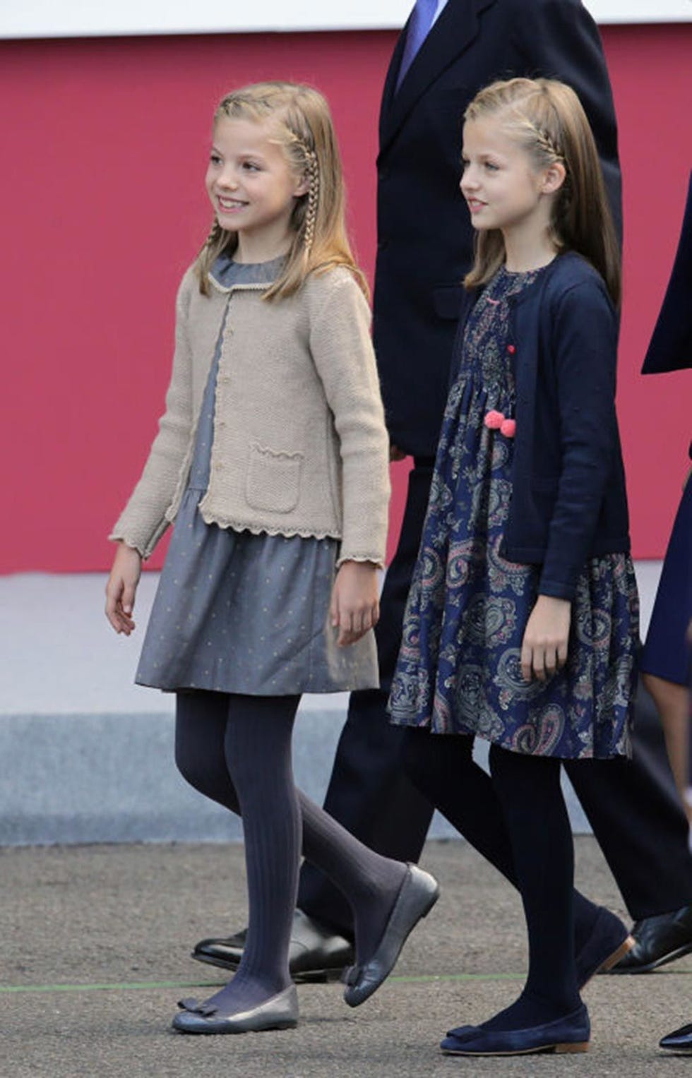 Tights, Clothing, Fashion, Street fashion, Snapshot, Outerwear, Blond, Standing, Footwear, Leggings, 
