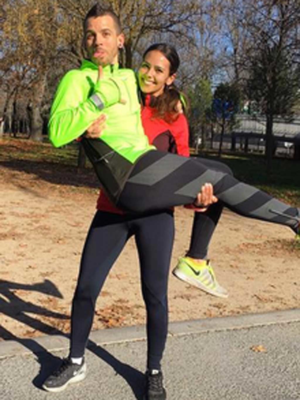 Clothing, Leg, Textile, Active pants, Street fashion, Thigh, Knee, Tights, Leggings, Snapshot, 