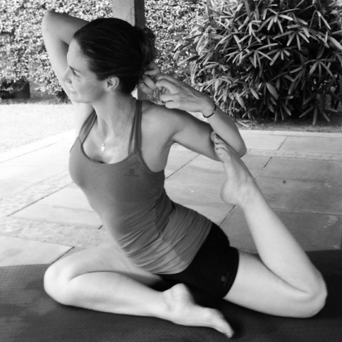 Sportswear, Shoulder, Yoga, Physical fitness, Leg, Sitting, Black-and-white, Joint, Arm, Leotard, 