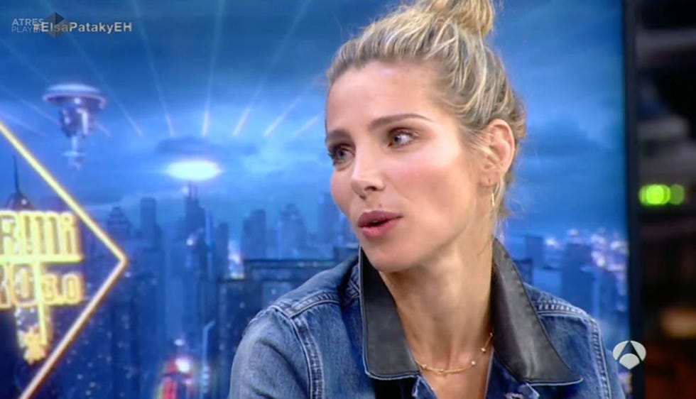 Hairstyle, Chin, Forehead, Eyebrow, Jacket, Electric blue, Fashion, Eyelash, Blond, Television presenter, 