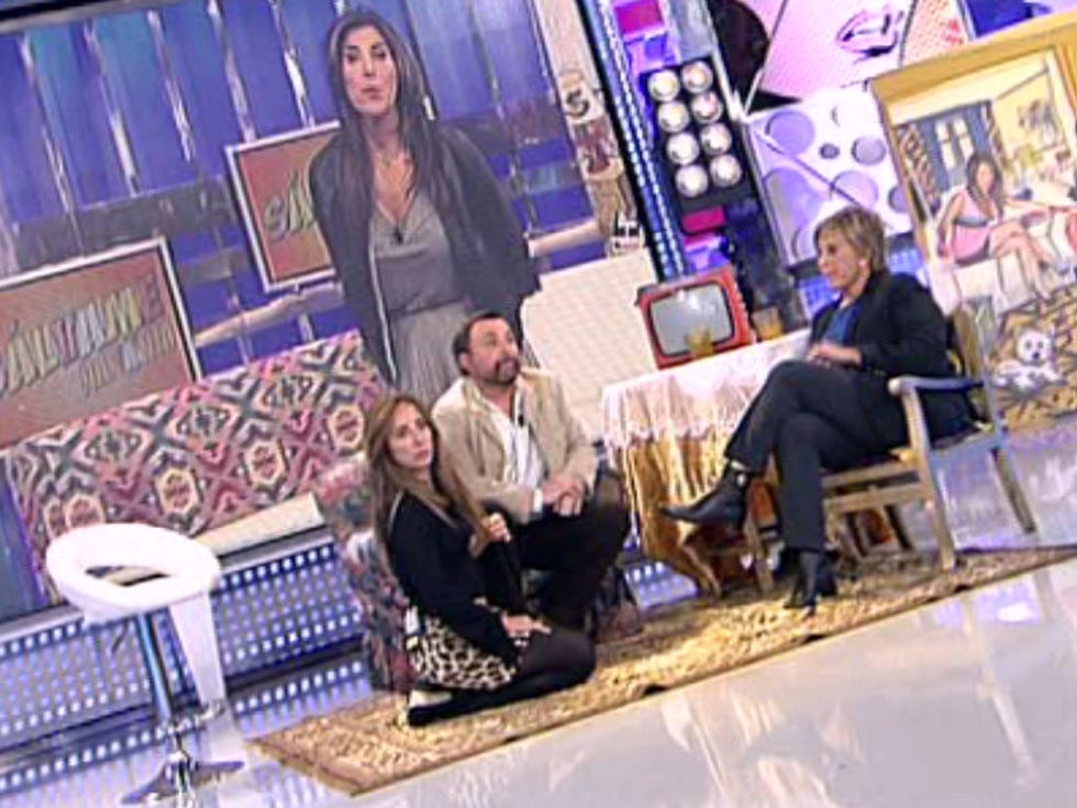 Hair, Sitting, Blazer, Long hair, Television program, 