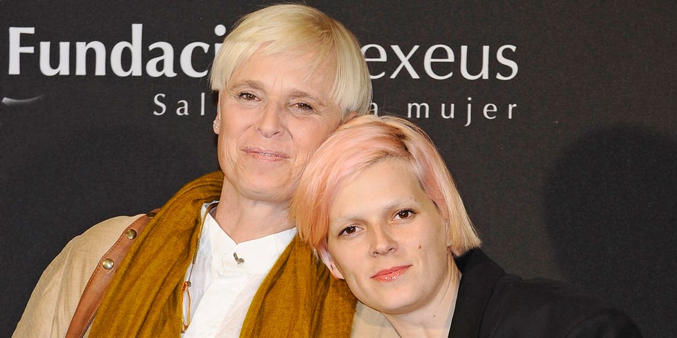 Nose, Cheek, People, Eye, Chin, Forehead, Eyebrow, Blond, White-collar worker, Photo caption, 
