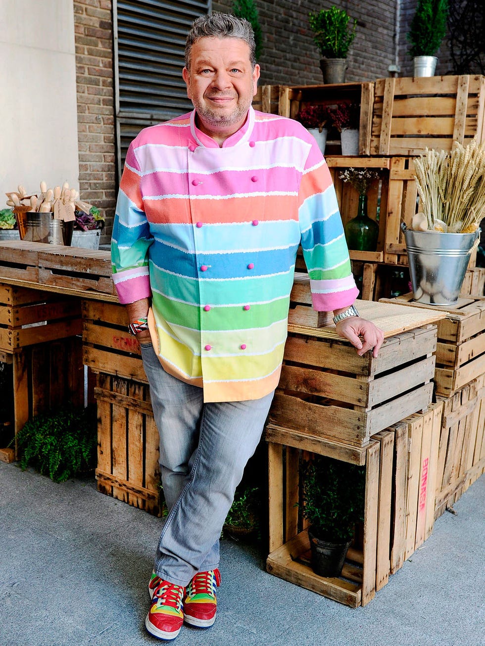 Wood, Textile, Jeans, Denim, Hardwood, Magenta, Street fashion, Basket, Wood stain, Storage basket, 