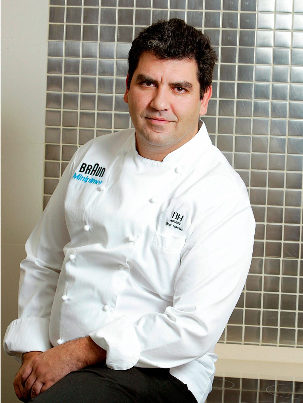 Sleeve, Collar, Sitting, Dress shirt, Tile, Muscle, Space, Chef, Job, Cuff, 