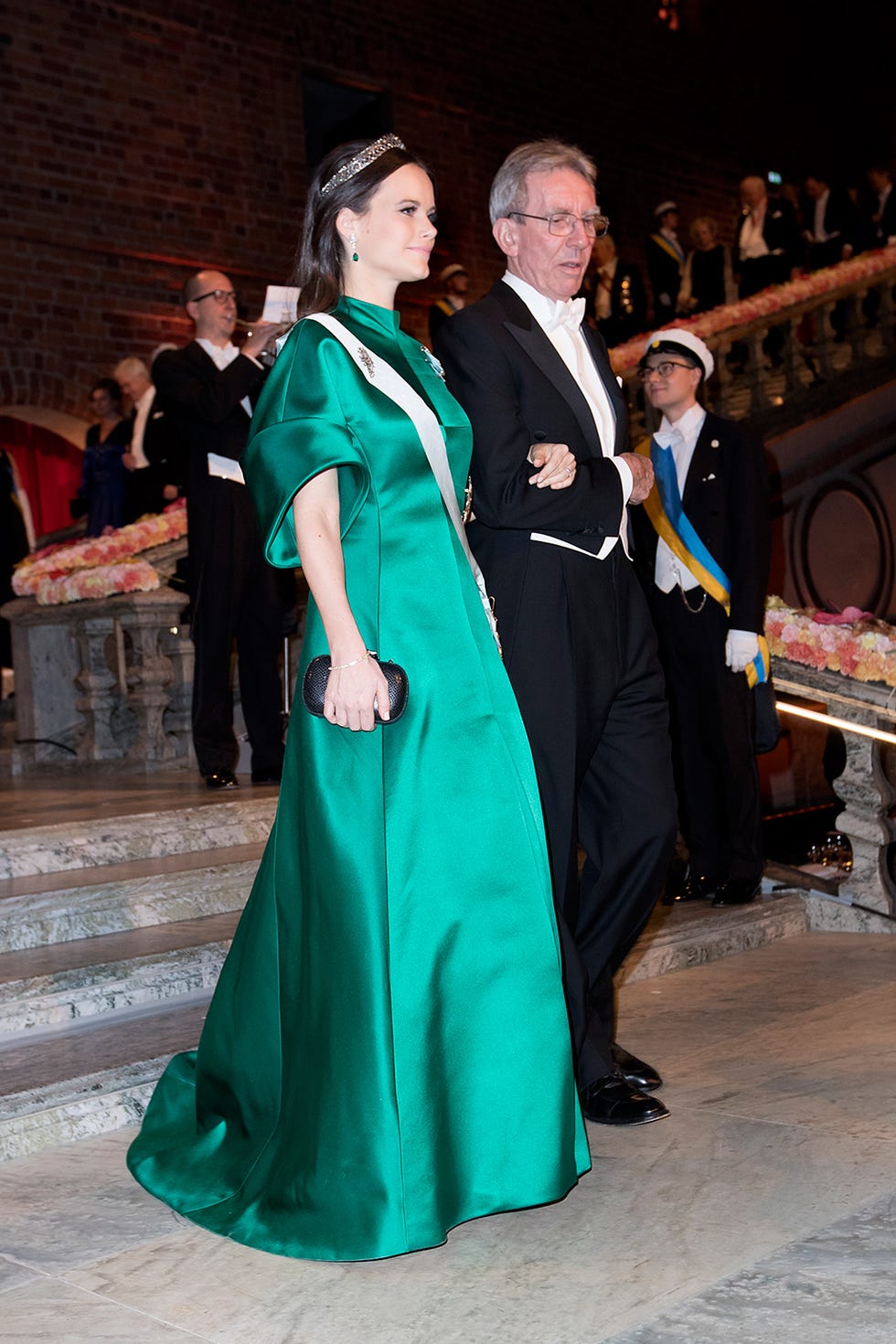 Event, Trousers, Coat, Shoe, Suit, Outerwear, Dress, Formal wear, Gown, Fashion, 