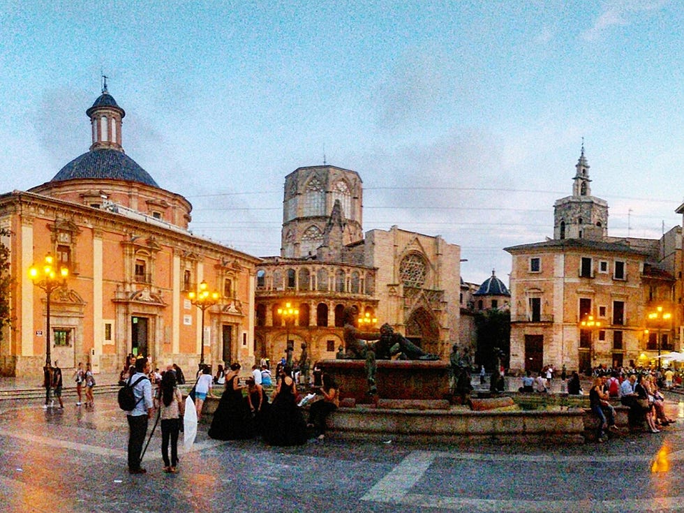 Public space, City, Landmark, Town square, Dome, Byzantine architecture, Plaza, Pedestrian, Classical architecture, Dome, 