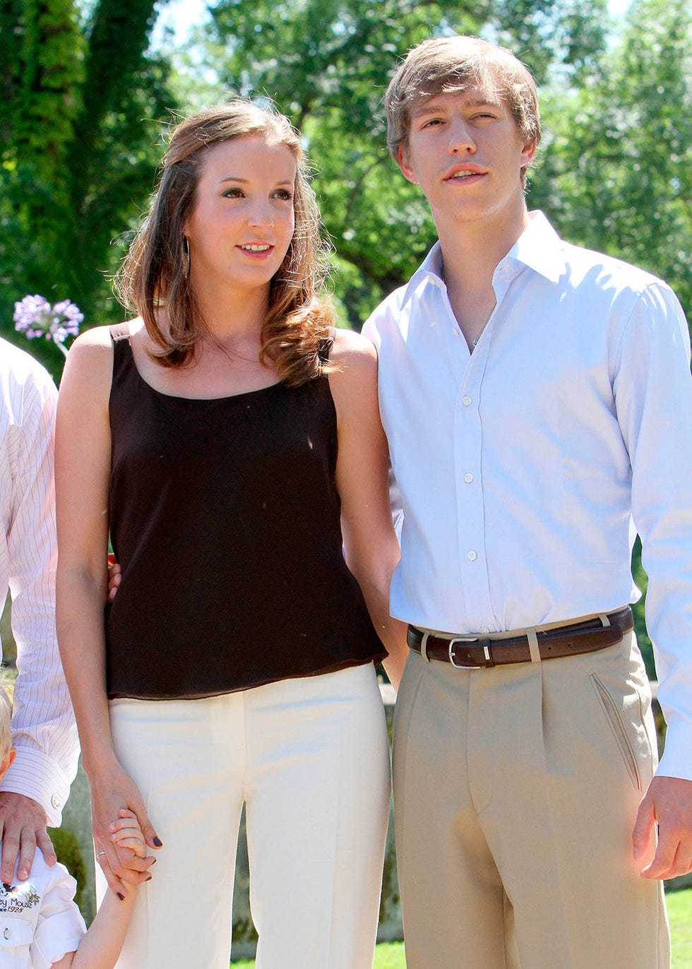 Dress shirt, Collar, Sleeve, Trousers, Shirt, White, Standing, Khaki, Waist, People in nature, 