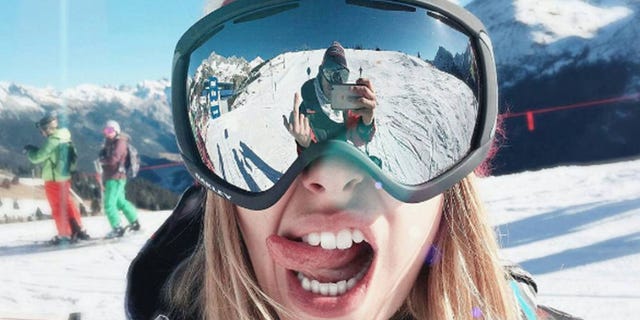 Eyewear, Vision care, Winter, Fun, Recreation, Goggles, Personal protective equipment, Leisure, Happy, Outdoor recreation, 