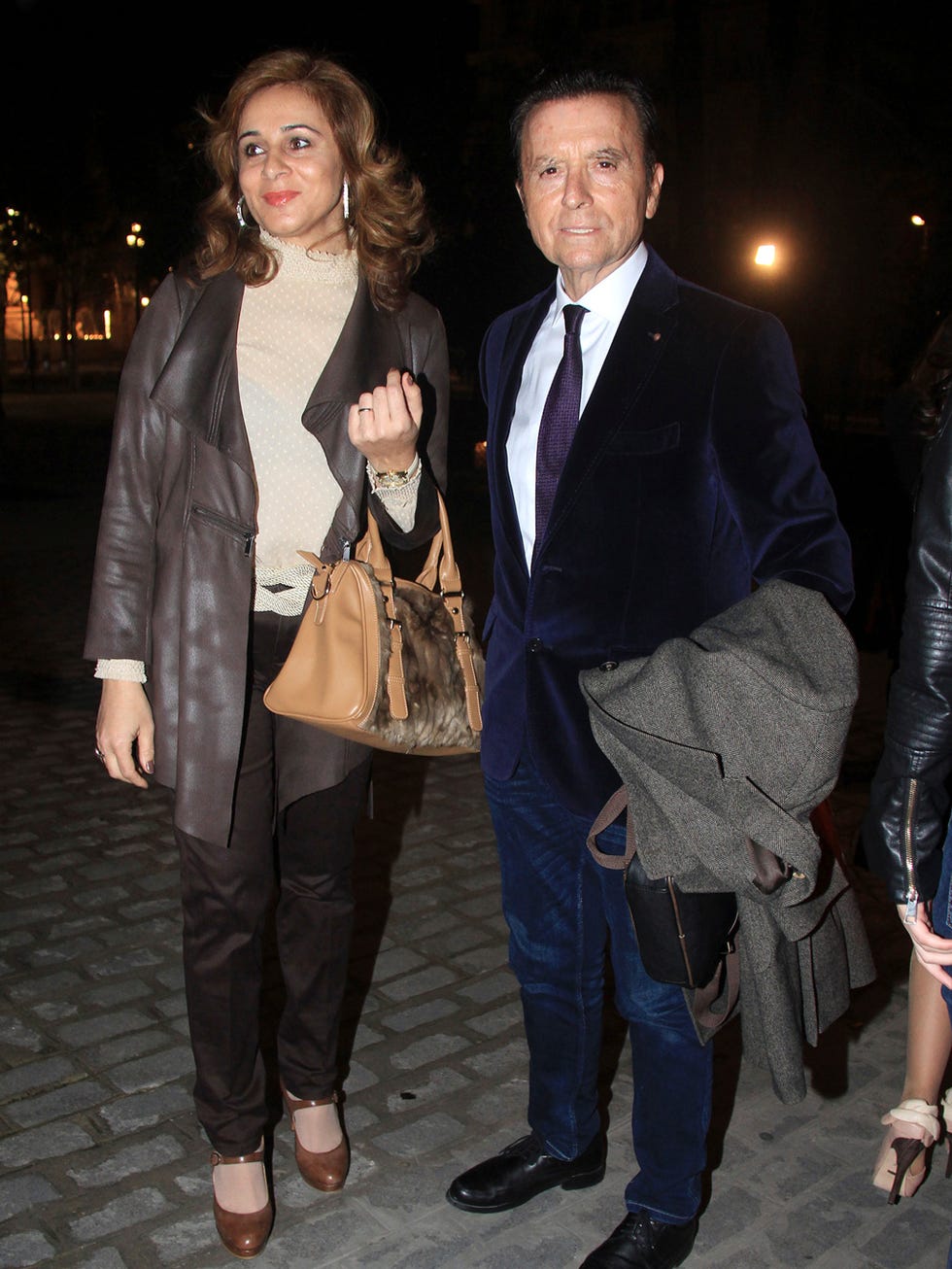 Clothing, Footwear, Leg, Coat, Brown, Trousers, Shirt, Shoe, Outerwear, Jacket, 