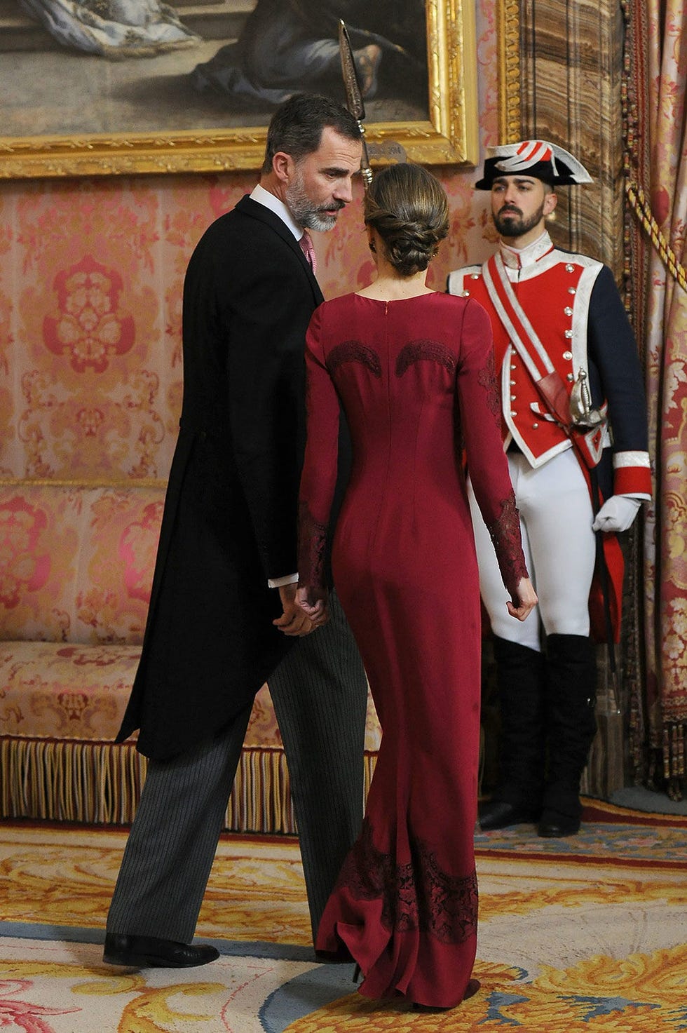 Dress, Formal wear, Costume accessory, Flag, Costume design, Carpet, Gown, Tuxedo, Costume, Tradition, 