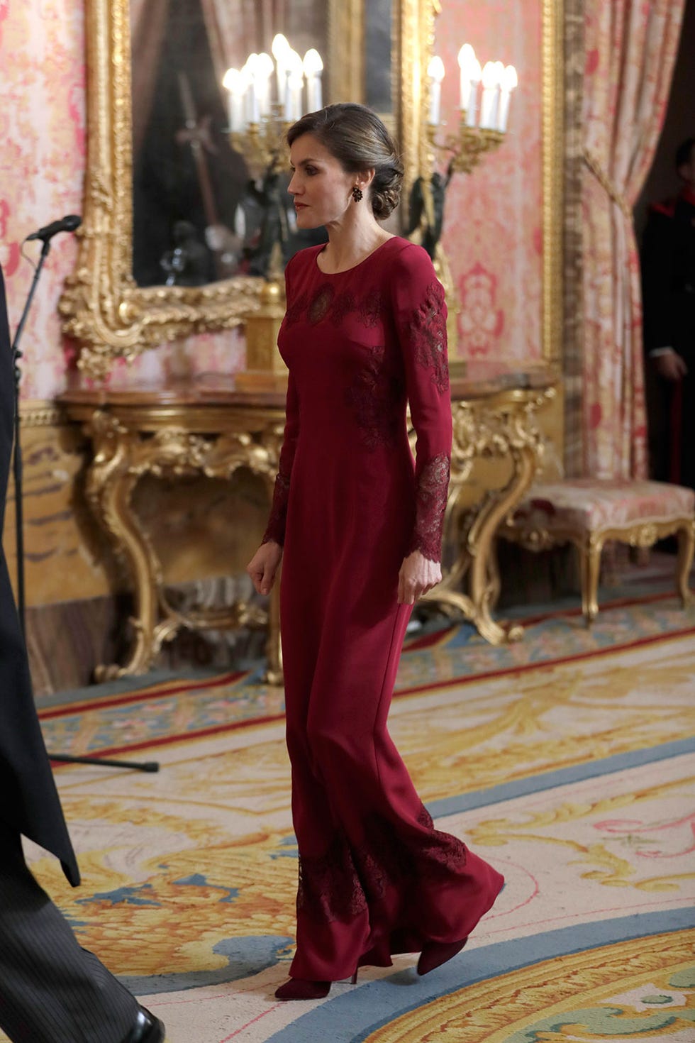 Flooring, Formal wear, Floor, Fashion, Maroon, One-piece garment, Interior design, Carpet, Gown, Picture frame, 