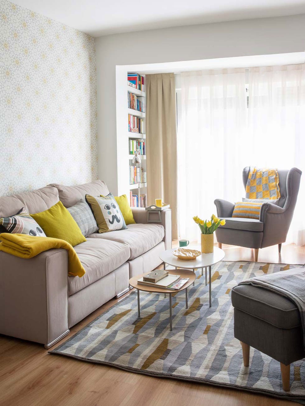 Wood, Interior design, Room, Floor, Yellow, Flooring, Living room, Home, Furniture, Wall, 