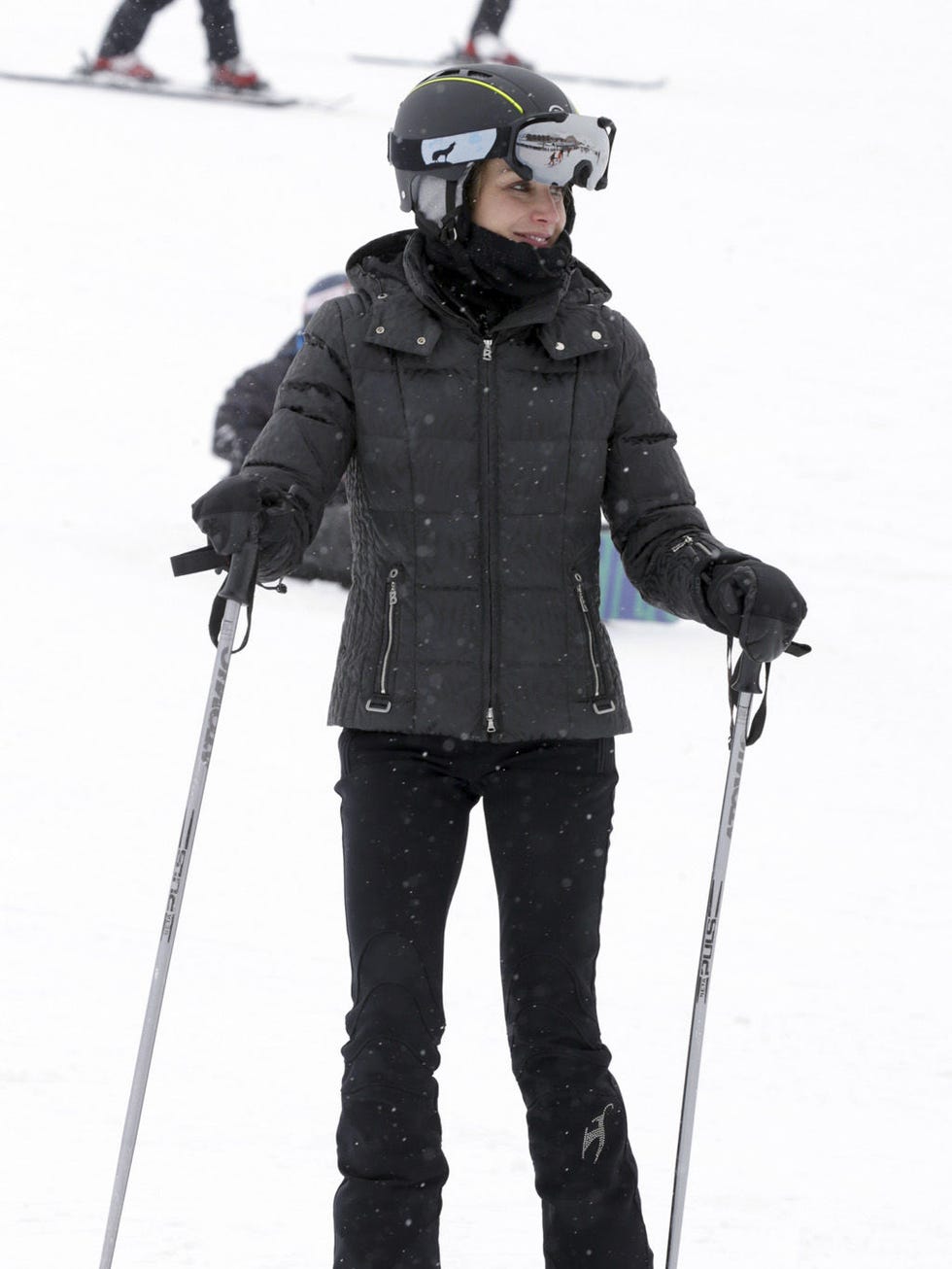 Winter, Recreation, Sports equipment, Winter sport, Jacket, Standing, Goggles, Outerwear, Ski Equipment, Personal protective equipment, 
