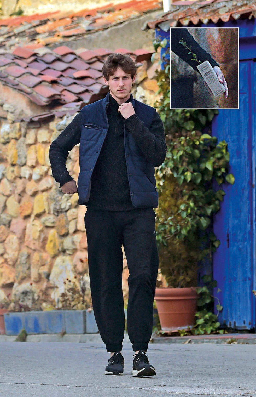 Clothing, Collar, Coat, Outerwear, Standing, Jacket, Style, Street fashion, Wall, Blazer, 