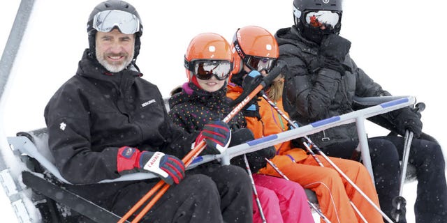 Eyewear, Recreation, Winter, Personal protective equipment, Social group, Outerwear, Jacket, Outdoor recreation, Helmet, Headgear, 