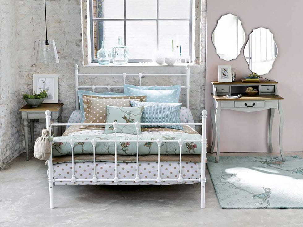 Room, Interior design, Green, Wall, Textile, Bed, Bedding, Floor, Linens, Bedroom, 