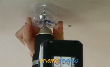 Finger, Electronic device, Technology, Electric blue, Cobalt blue, Plastic, Electronics accessory, Silver, Multimedia, Transparent material, 