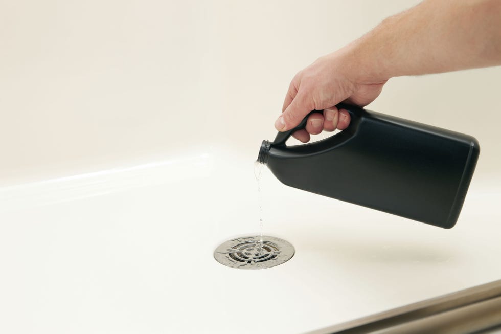 Finger, Material property, Nail, Bathtub, Plumbing, Plumbing fixture, Cleanliness, Sink, Aluminium, Bathroom, 