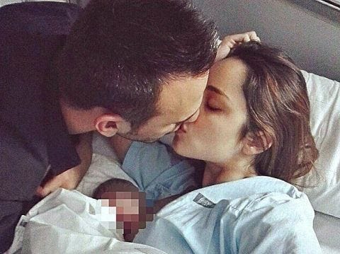 Ear, Forehead, Comfort, Mammal, Kiss, Interaction, Love, Sharing, Romance, Black hair, 
