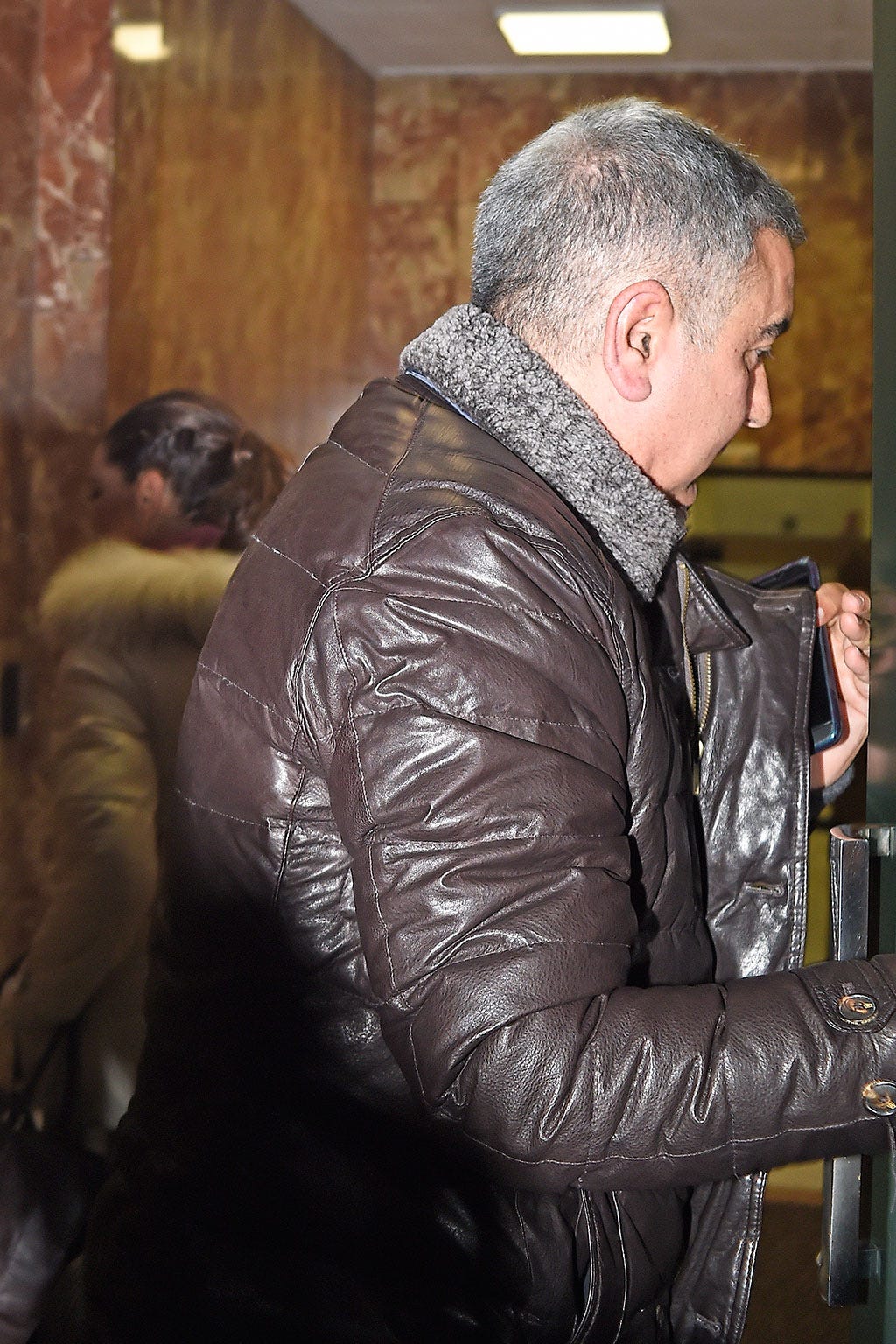 Jacket, Textile, Leather jacket, Leather, Street fashion, Wrinkle, Top, Bird, Pocket, 