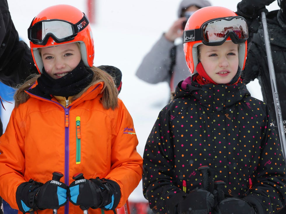 Winter, Jacket, Outerwear, Child, Personal protective equipment, Headgear, Cool, Freezing, Toddler, Hood, 